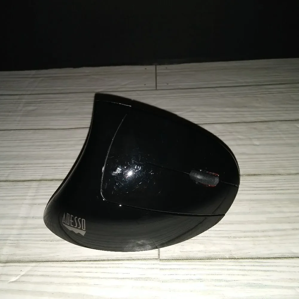 Adesso iMouse E10 2.4 GHz RF Adjustable DPI Wireless Vertical Ergonomic Mouse